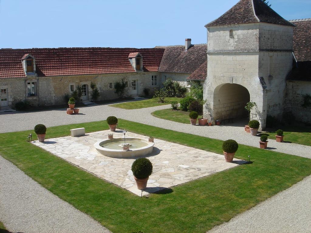 Manoir De La Rousselliere Aparthotel โลช ภายนอก รูปภาพ