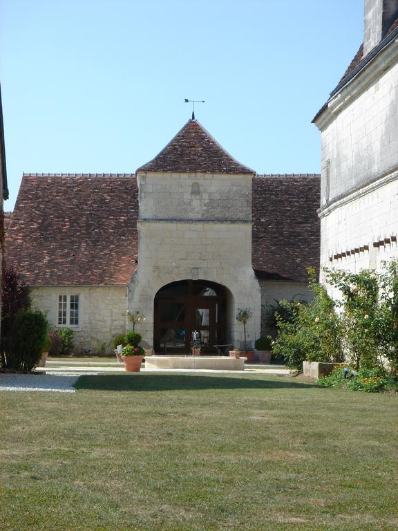 Manoir De La Rousselliere Aparthotel โลช ภายนอก รูปภาพ